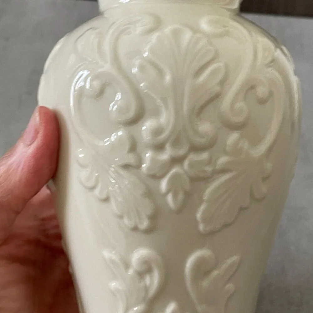 Lenox Vintage Georgian Collection Cream Gold Rim Embossed 7
